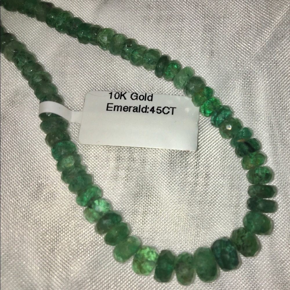 16 in Emeralds necklace with white gold clasp
